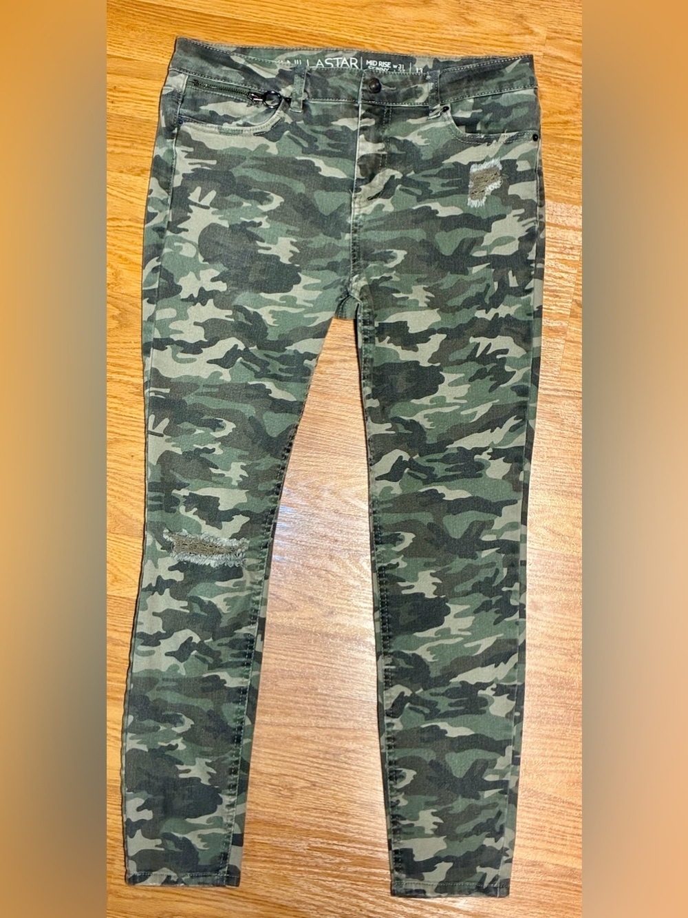 Vanilla Star mid-rise skinny camouflage jeans, marked W31 / L27 / size 13